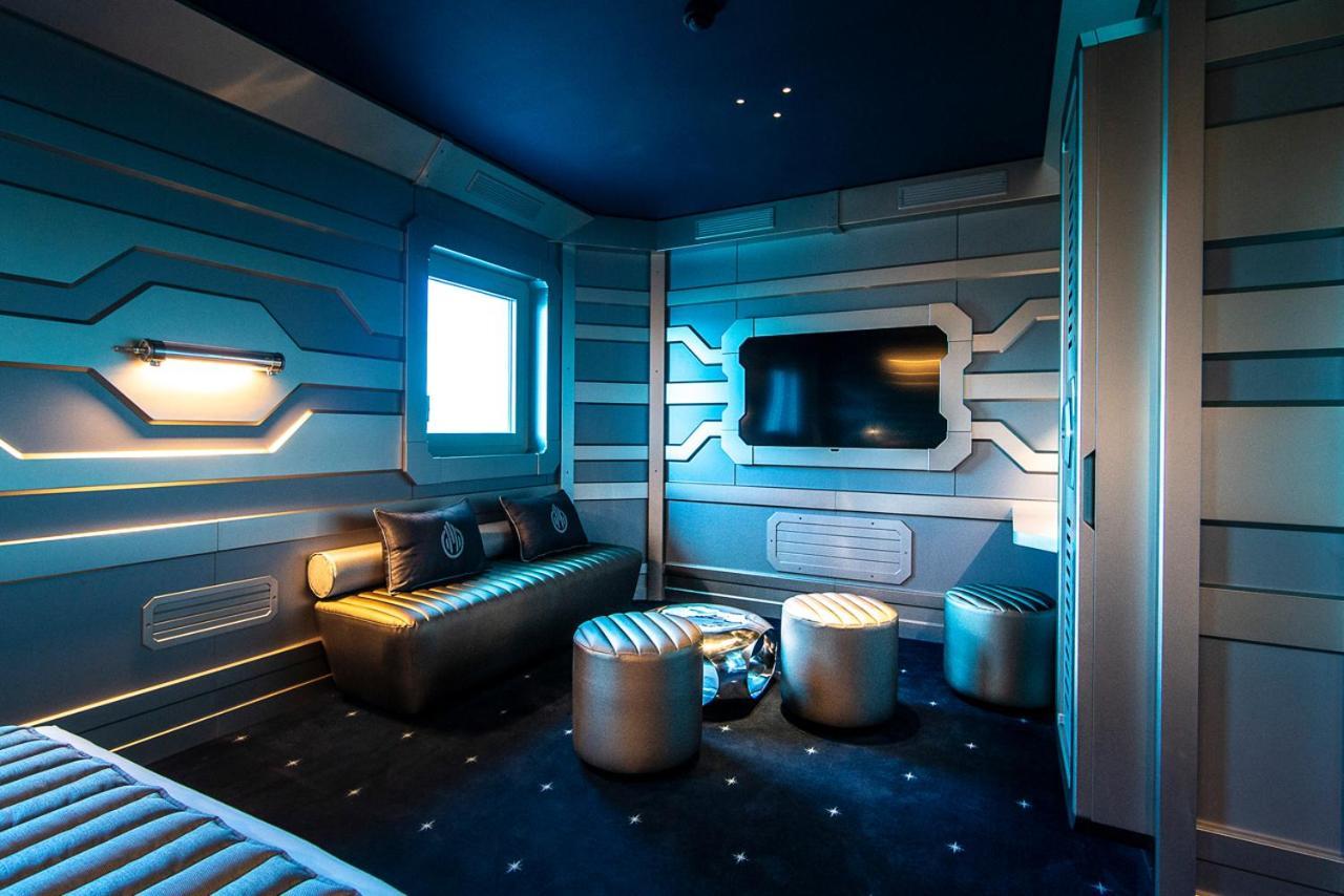 Hotel Station Cosmos شاسنوي دي بويتو المظهر الخارجي الصورة